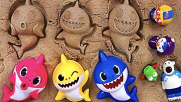 Baby Shark Sand Adventure with Toys